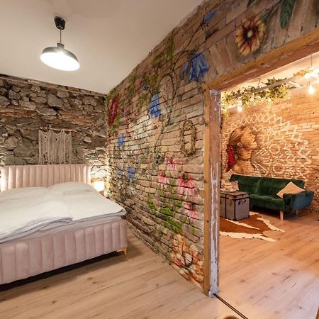 Accommodation At The Folklore Apartment 브라티슬라바 외부 사진