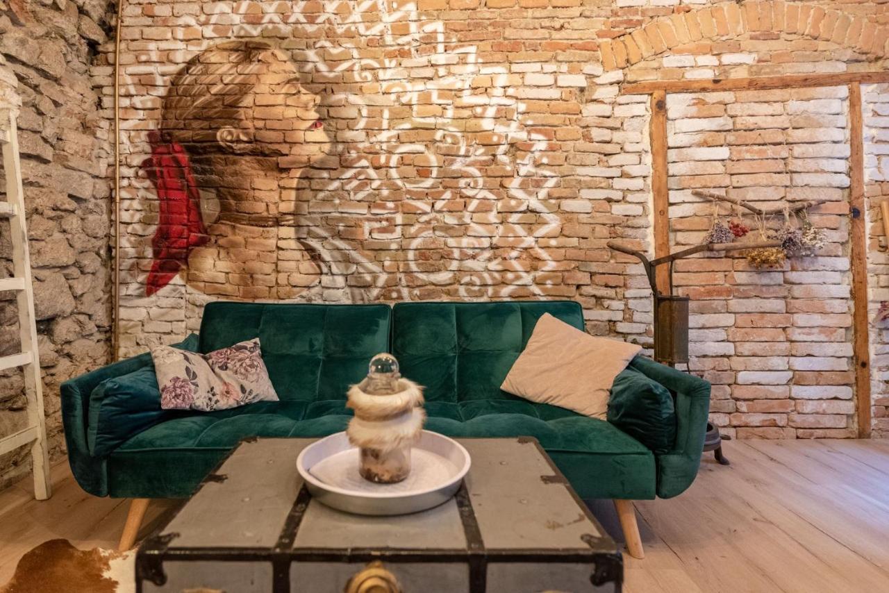 Accommodation At The Folklore Apartment 브라티슬라바 외부 사진