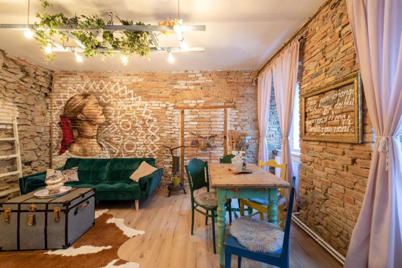 Accommodation At The Folklore Apartment 브라티슬라바 외부 사진