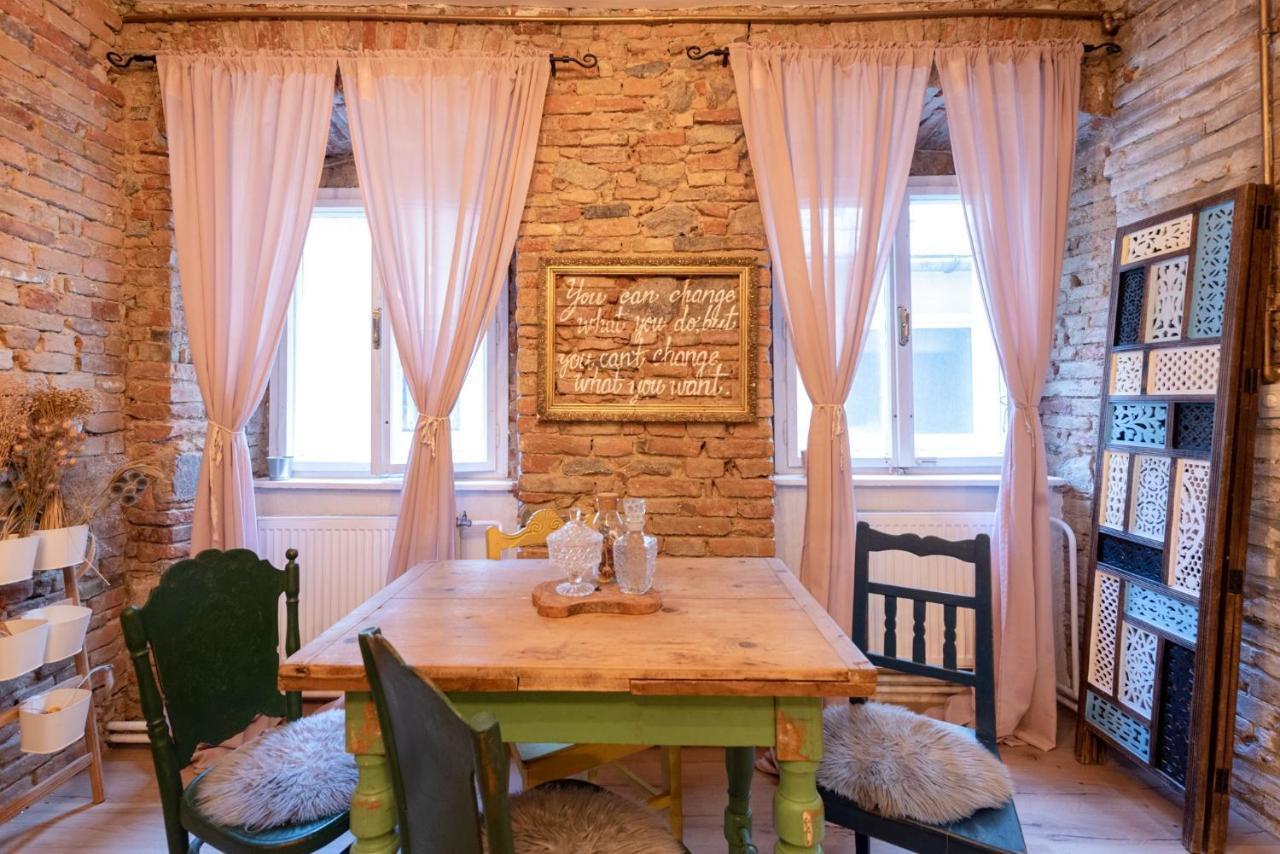 Accommodation At The Folklore Apartment 브라티슬라바 외부 사진