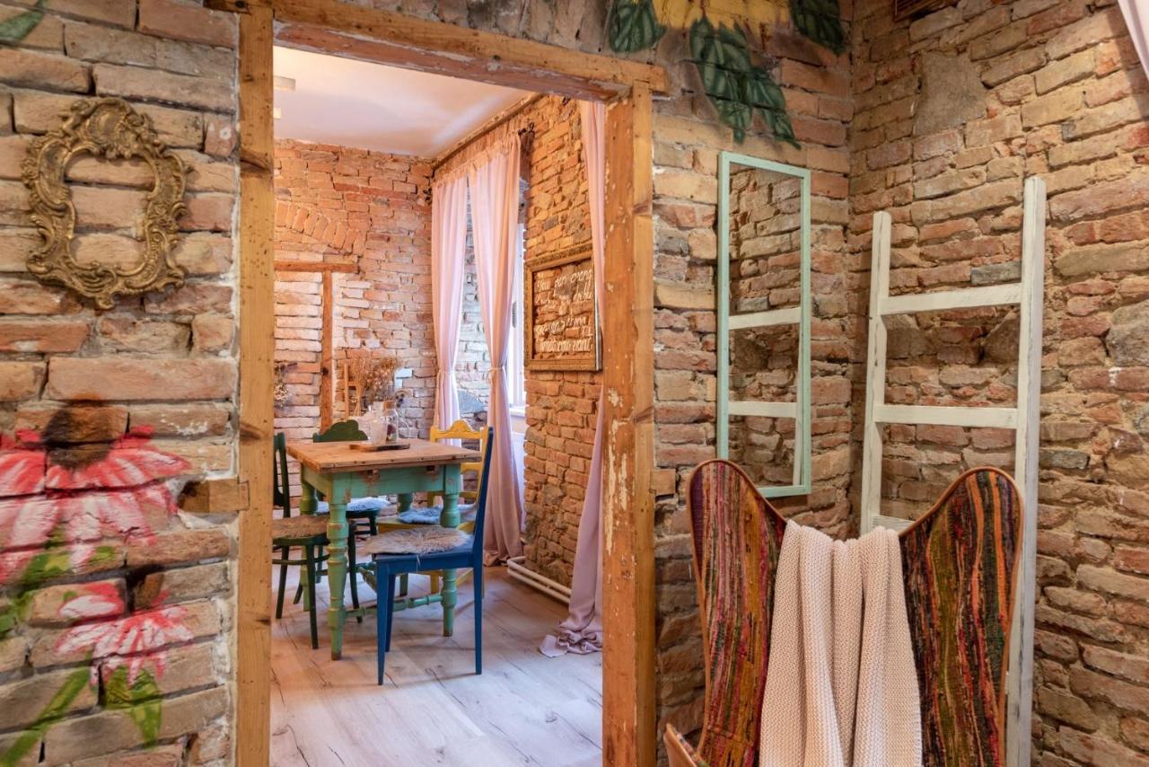 Accommodation At The Folklore Apartment 브라티슬라바 외부 사진