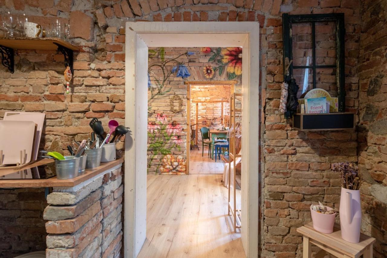 Accommodation At The Folklore Apartment 브라티슬라바 외부 사진