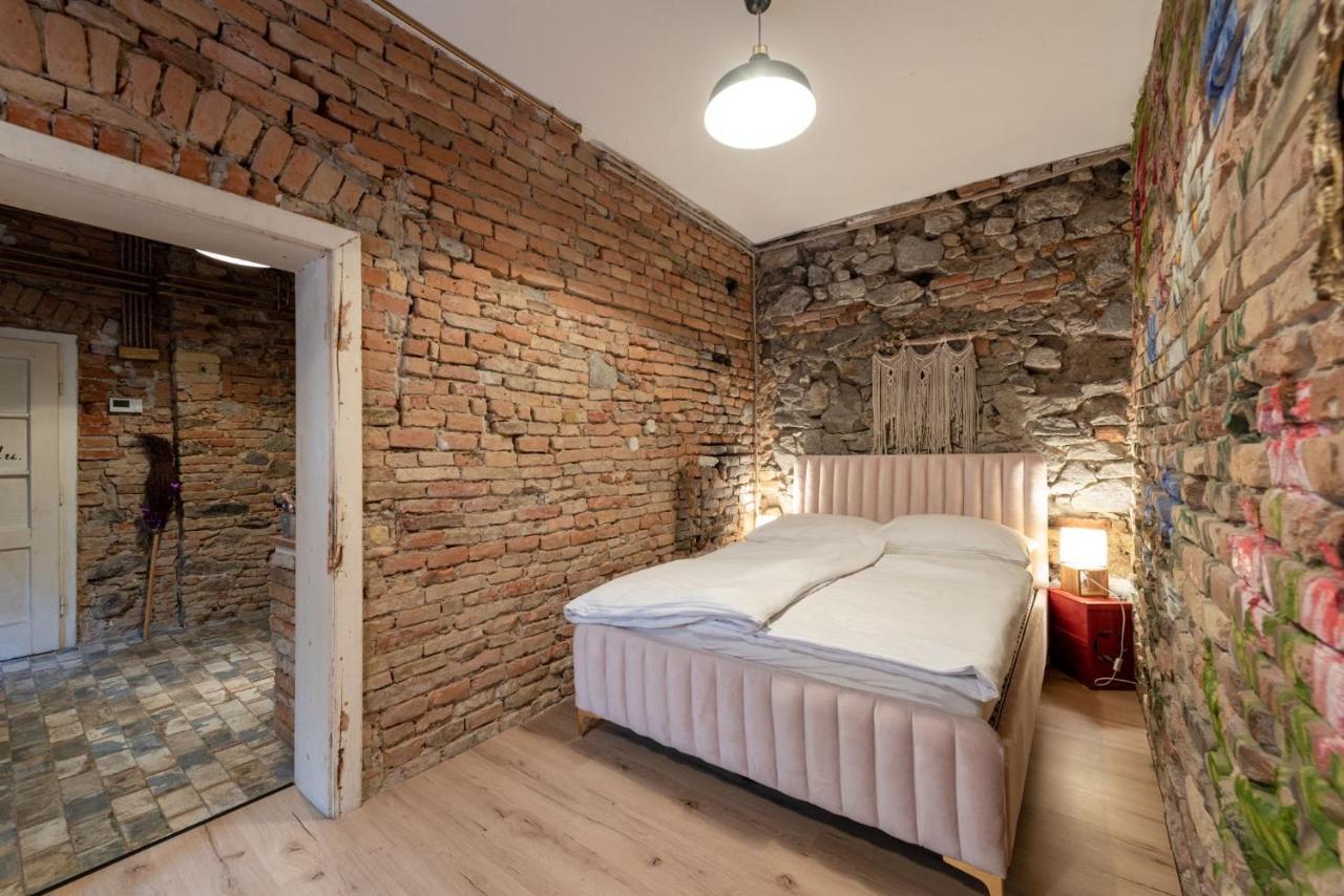 Accommodation At The Folklore Apartment 브라티슬라바 외부 사진