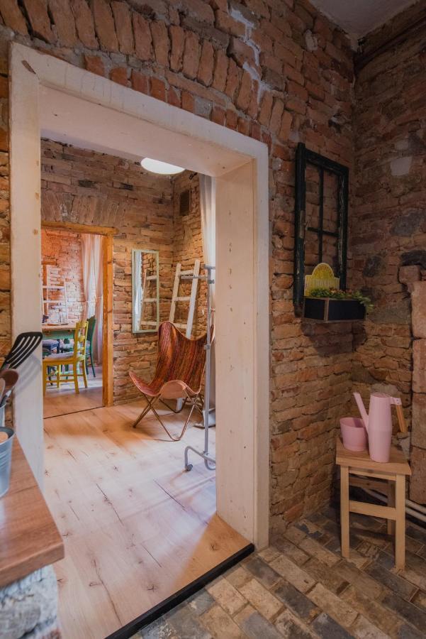 Accommodation At The Folklore Apartment 브라티슬라바 외부 사진